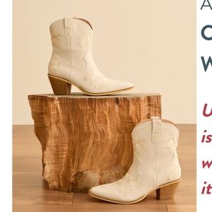 Caroline White Floral Embroidered Western Boots